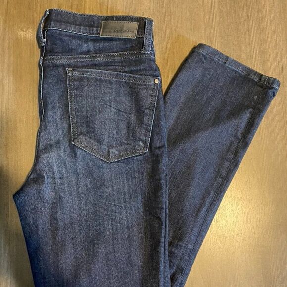 DKNY Dark Wash Jeans -- Sz 6 - Picture 1 of 7